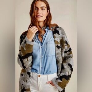 Anthropologie Vero Camo / Camouflage Cardigan Sweater